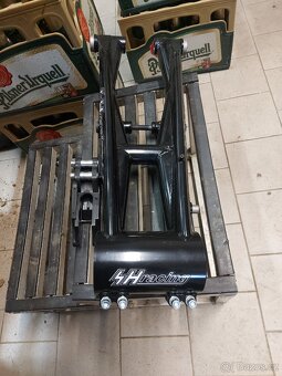Delší kyvna Yamaha YFZ 450R - 2