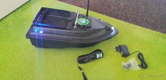 Zavážecí loďka s GPS - 2
