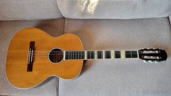 Celomasivní kytara od houslaře - 2