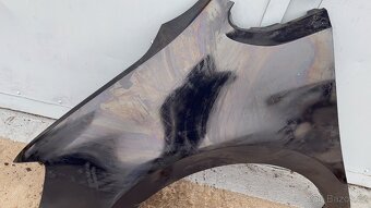 Levý přední blatník VW Sharan 7N – černá LC9X - 2