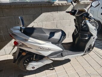 Elektro skútr HECHT EQUIS - 2