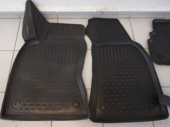 Prodám zánovní koberce audi a6 c5. - 2