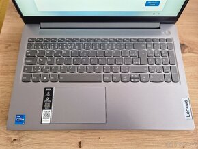 Notebook 15,6" Lenovo IdeaPad Slim 3 ZÁNOVNÍ, záruka 22 měs - 2