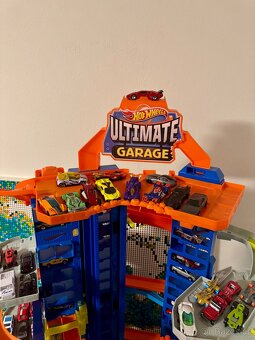 HOT WHEELS CITY T-REX MEGA GARÁŽ + 50 autíček - 2