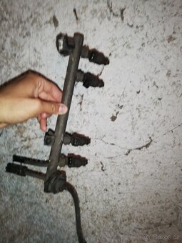 Vstřikovací lišta na Felicii - 2