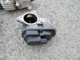 Díly z motoru VW Passat B6 2.0TDI 103kw BKP - 2