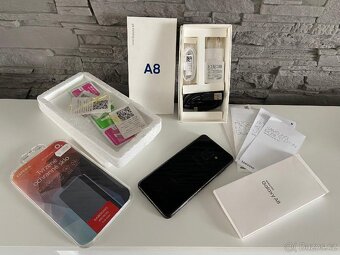 Samsung Galaxy A8 DualSIM Black + 2x NOVÉ tvrzené sklo - 2