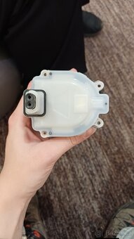 Prodám hlavní tělo s motorem pro vysavač Dyson V10.
 - 2