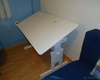 Dětský rostoucí psací stůl s polohovatelnou deskou - 2