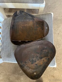 Bateriový kastlík jawa pérák - 2