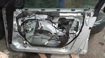 Přední dveře BMW E46 spolujezdec stříbrné - 2