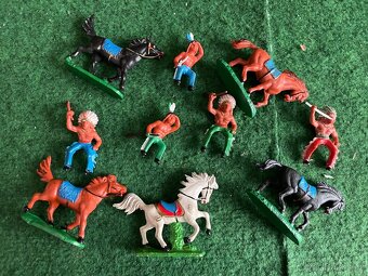 Indiáni DDR staré hračky - 2