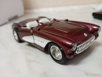 Autíčko chevrolet corvette - model - 2