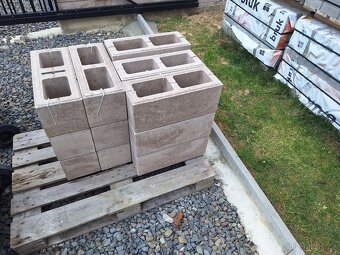 Betonove tvarovky na plot - 2