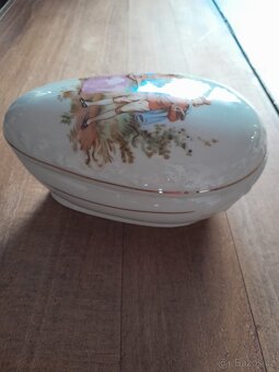 Porcelánová dóza - 2