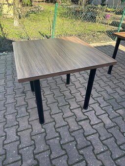 Moderní jídelní  stůl  90x90 - 2