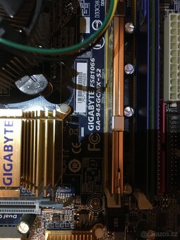Základní deska gigabyte GA-945GCMX + intel e8600 - 2