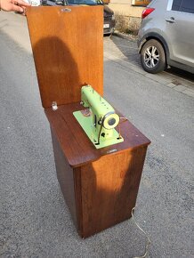 Velký šicí stroj - 2