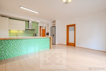 Prostorný byt 2+kk, 52m2 s balkonem a garážovým stáním – Záb - 2