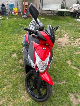Skútr Kymco Agility 16+ včetně helmy - 2