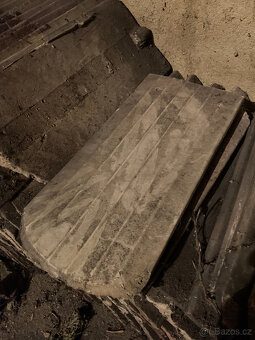 Střešní tašky typu bobrovka za odvoz - 2