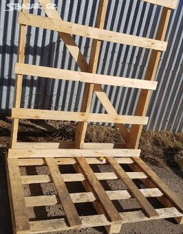 Dřevěný stojan - 2