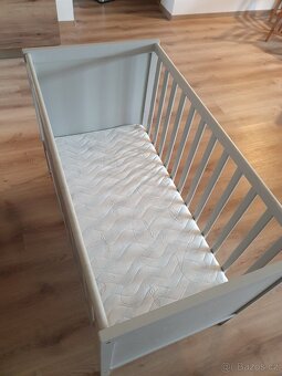 IKEA - dětská postýlka SUNDVIK, šedá + Dětská matrace MPO - 2