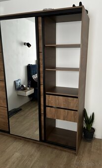 Šatní skříň - 2