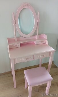 Kosmetický stolek - 2