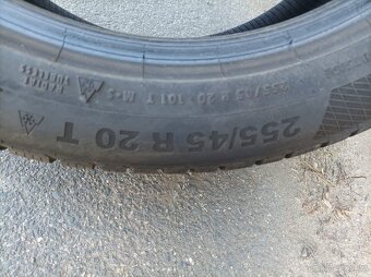 Continental 255/45R20 - 2