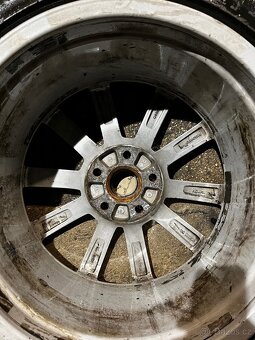 245/40/18 ZIMNÍ PIRELLi - 2