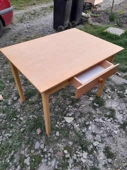 Přebalovací stůl s podložkou a šuplíkem. - 2