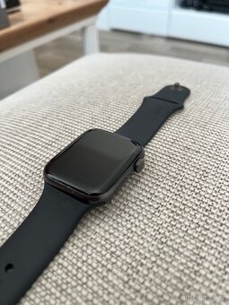Garmin Venu SQ 2 + Apple Watch SE 1.gen. + příslušenství. - 2