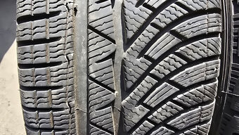 Zimní pneu 225/45/18 Michelin - 2