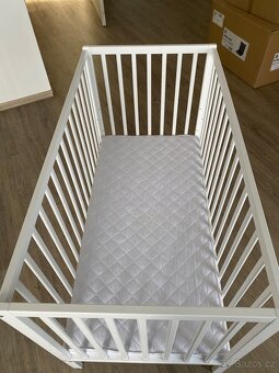 Dětská postýlka s matrací - 2