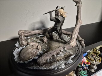 SOCHA NETFLIX - GERALT VS. KIKIMORA - 2