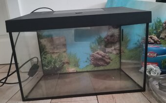 Akvárium s příslušenstvím - 2