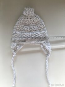 Pletená novorozenecká čepička - 2