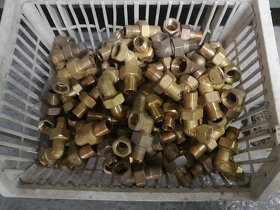 3/8 mosazné šroubení roh - 2