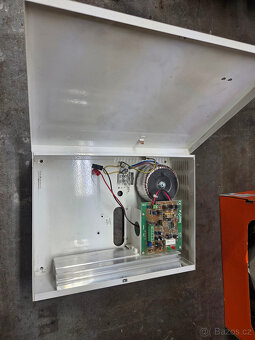 DC UPS zdroj 13,8V 3A alarm EZS rozvadeč, box - 2