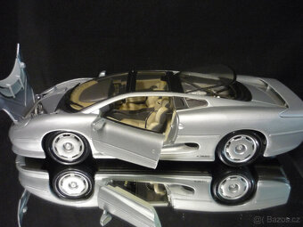 Jaguar XJ220 stříbrný Maisto 1/18 - 2