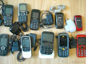 Sbírka mobilních telefonů - 2