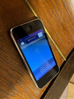 Apple iPhone 3GS 8GB - 2