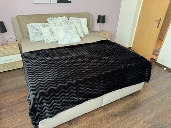 Sestava postel Boxspring (šířka 180 cm) + 2 noční stolky - 2