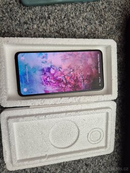 Prodám Samsung s10e v krasnem stavu, ppne funkcni, žlutý - 2