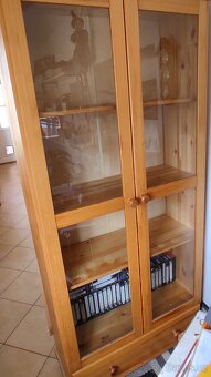 Prodám prosklenou skříň - 2