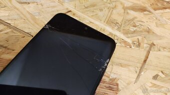 Redmi 7 - prasklé LCD - 2