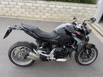 Bmw F 900 R 77kw rv:2021/2 lehce poškozena. - 2