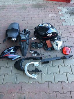 Honda CB125F dily Nadrz sedadlo vyfuk blikace atd - 2