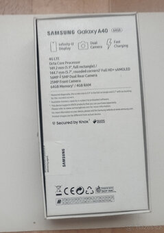 Prodám Samsung Galaxy A40 64GB na náhradní díly - 2